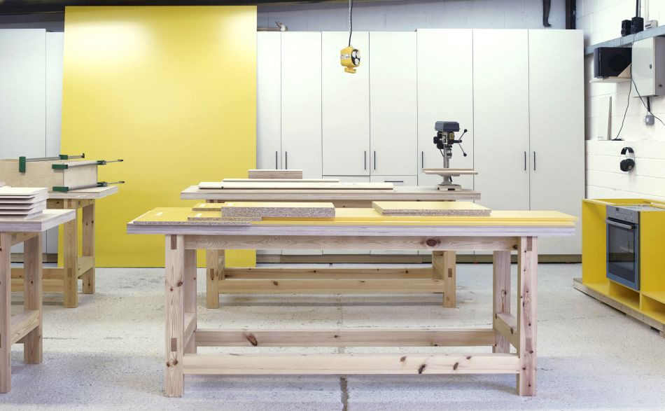 A clean & tidy cabinet maker's workshop